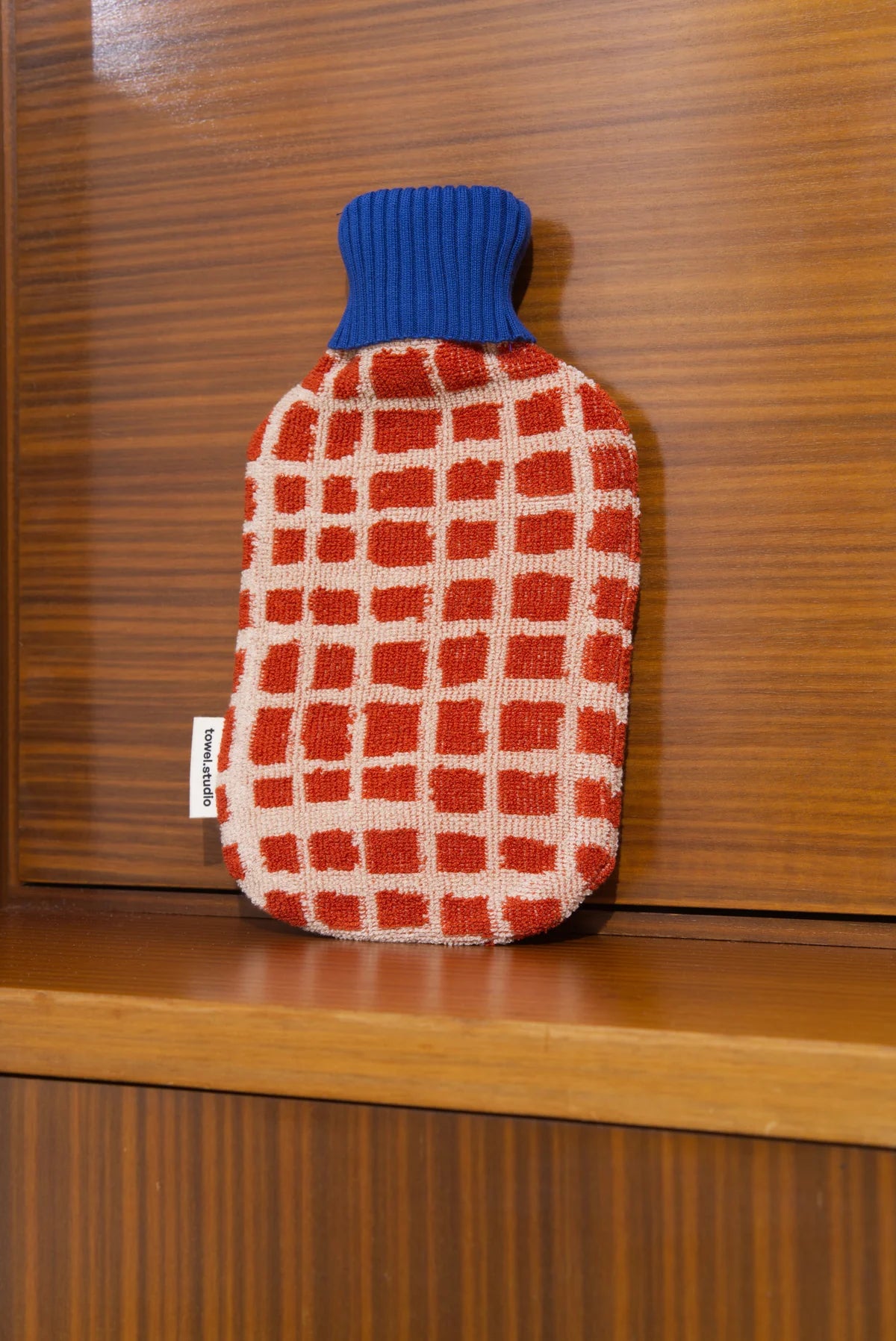 Bold Grid Wärmflasche | Barn | Groß — 2,0 l