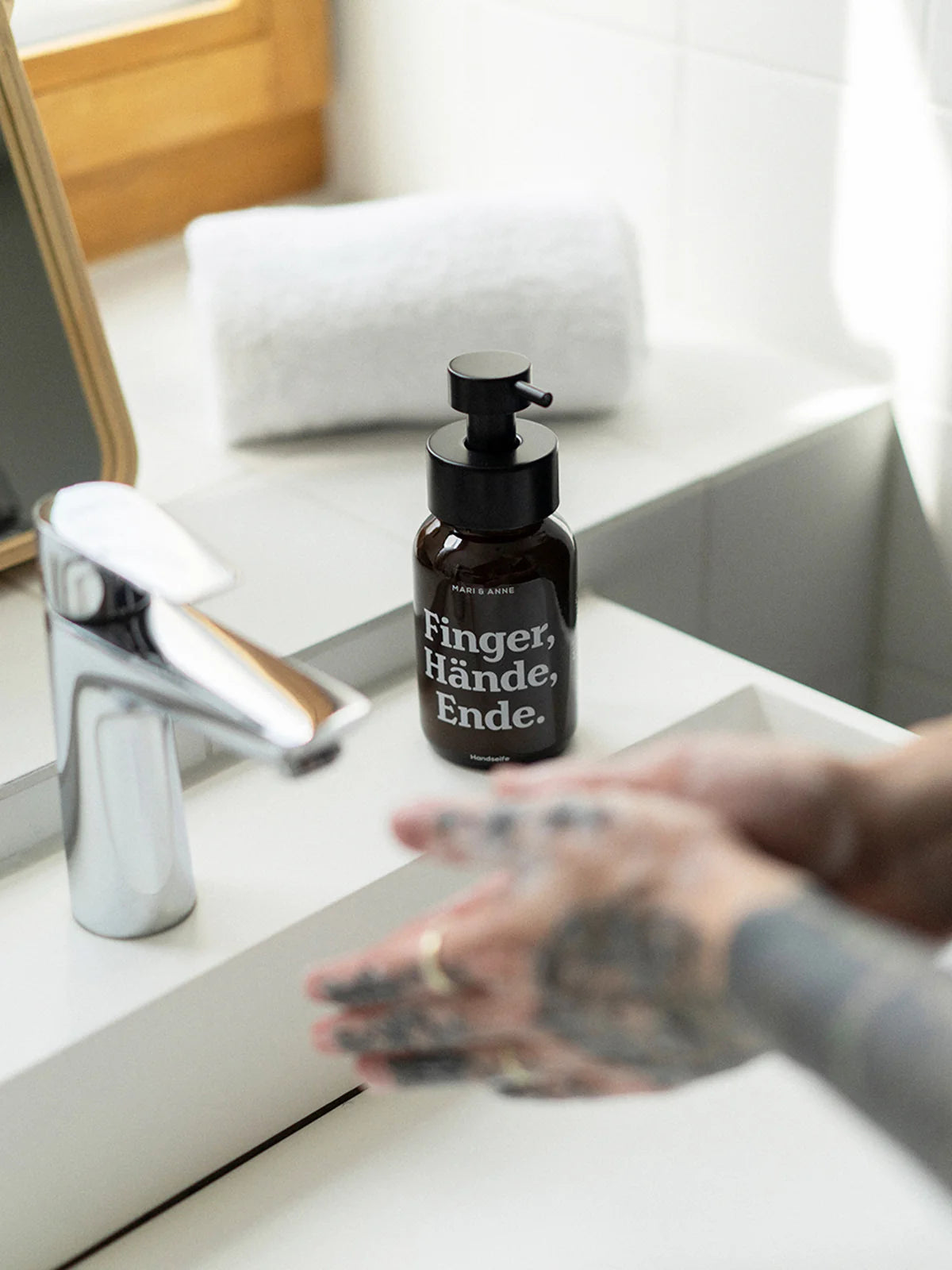 FINGER, HÄNDE, ENDE. ''NACHSCHUB''