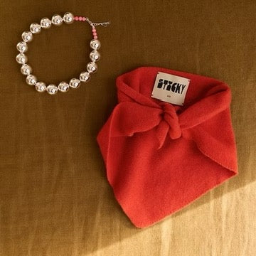 triangle scarf | chili