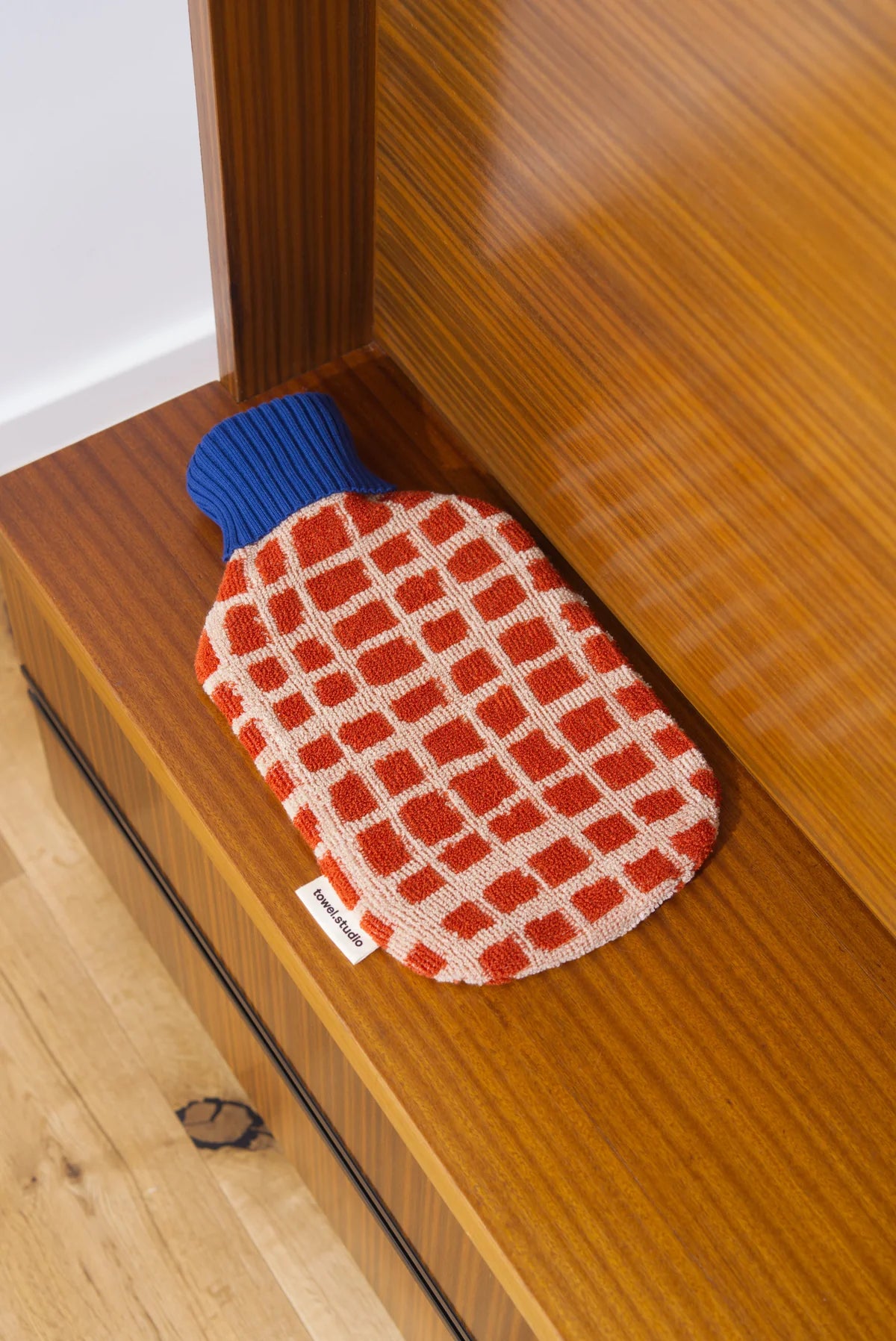 Bold Grid Wärmflasche Barn Klein — 0,8 l