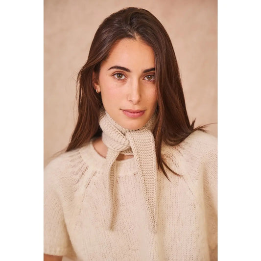 Hals Schmeichler Gebrochenes weiß