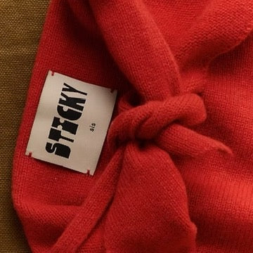 triangle scarf | chili